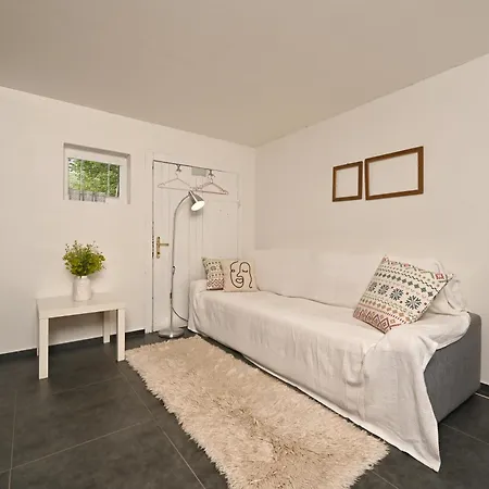 Sip & Sleep - A Vineyard Microhome Experience Kekito Pusta