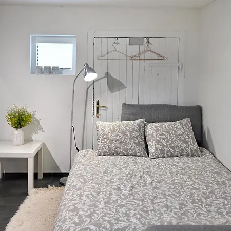 Sip & Sleep - A Vineyard Microhome Experience Dom wakacyjny *