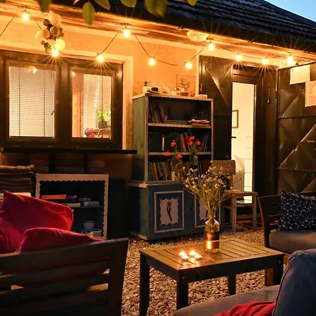 بيت للعطل Sip & Sleep - A Vineyard Microhome Experience Kekito Pusta