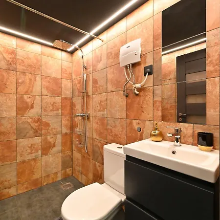 بيت للعطل Sip & Sleep - A Vineyard Microhome Experience