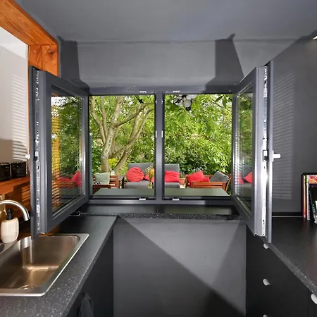 Sip & Sleep - A Vineyard Microhome Experience بيت للعطل *