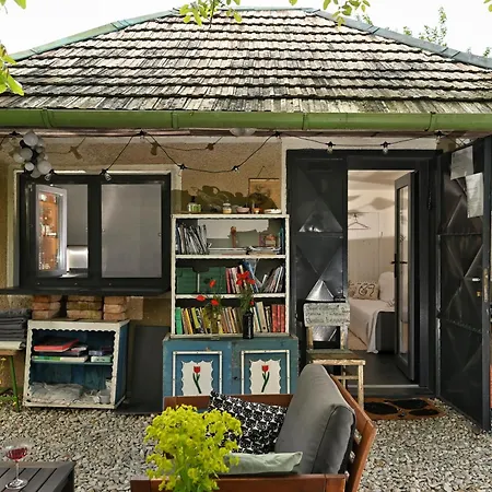 Sip & Sleep - A Vineyard Microhome Experience Dom wakacyjny *