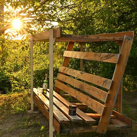 بيت للعطل Sip & Sleep - A Vineyard Microhome Experience *