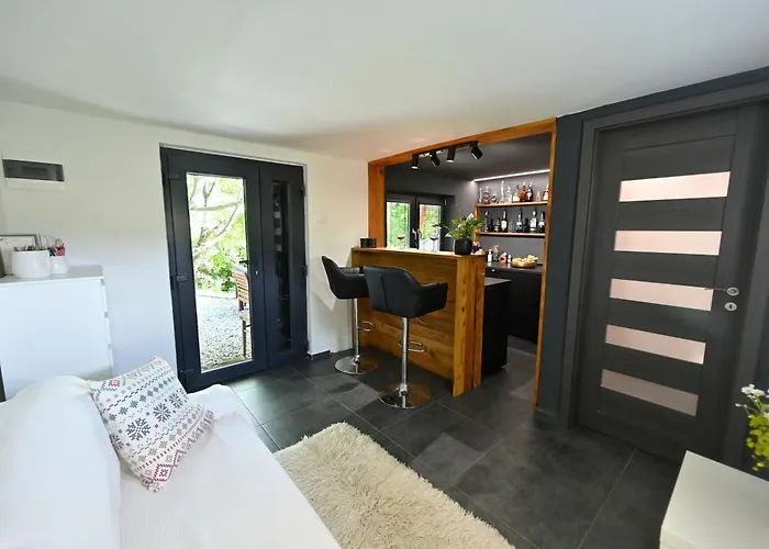 Sip & Sleep - A Vineyard Microhome Experience *